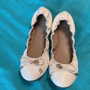 Juicy Couture White flats nwot